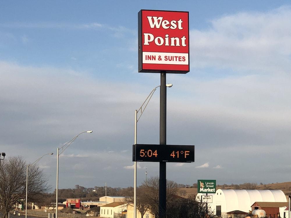 Oyo West Point Inn Екстериор снимка