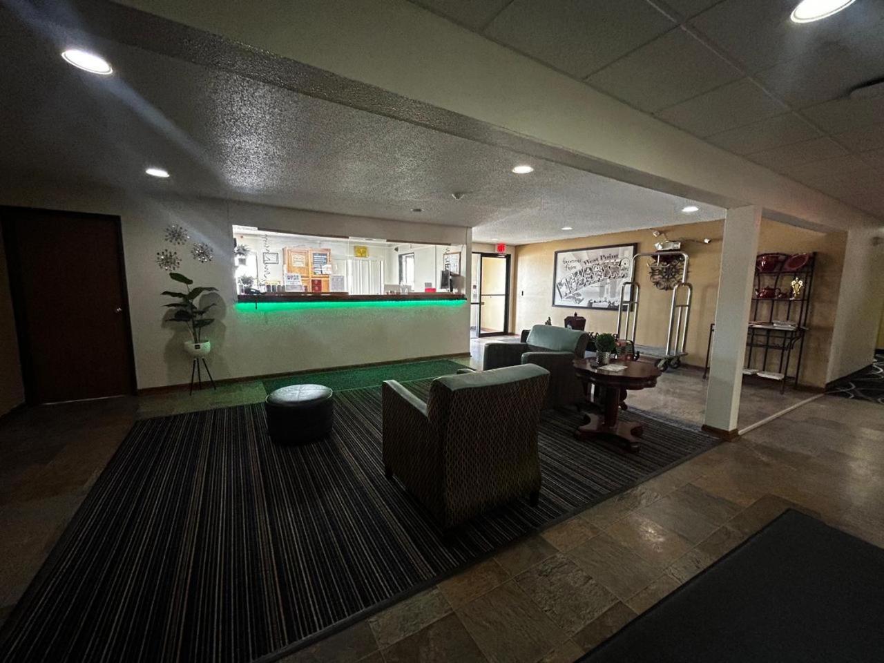 Oyo West Point Inn Екстериор снимка